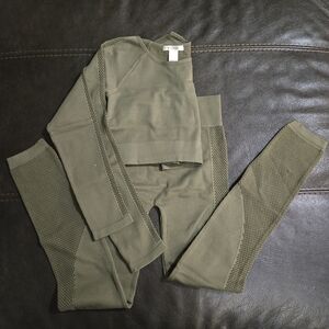 Bozzolo Army Green Ribbed And Cropped Set, Stretchy